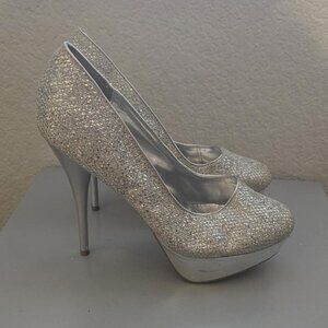 De Blossom Collection Silver Platform Pumps SZ 7